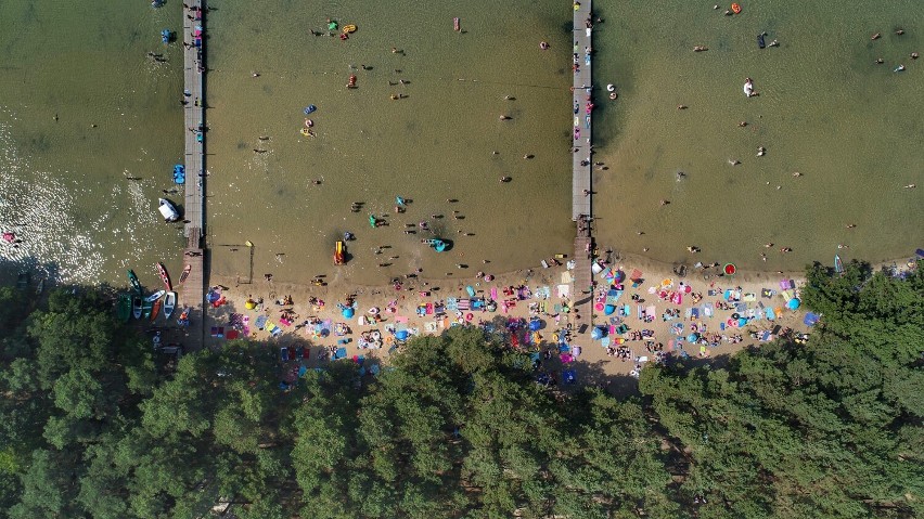 Malownicze jezioro i piękna plaża? Ta jest nieco ponad 50 km...