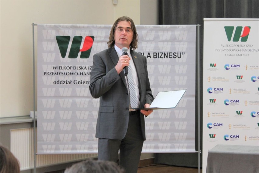 Wojciech Kruk gościem specjalnym "Dnia dla biznesu" w Gnieźnieńskiej Szkole Wyższej Milenium