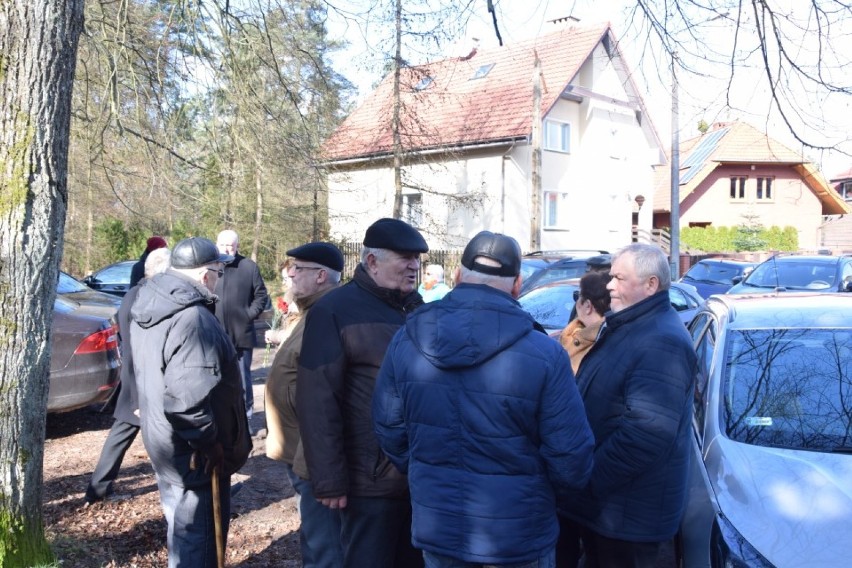 Joanna Senyszyn na cmentarzu żołnierzy radzieckich w Lęborku: nie dajmy sobie wmówić, że oni nas nie wyzwalali  [ZDJĘCIA]