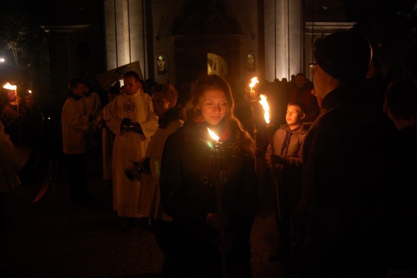 Holy Wins, Marsz wszystkich świętych w Rumi