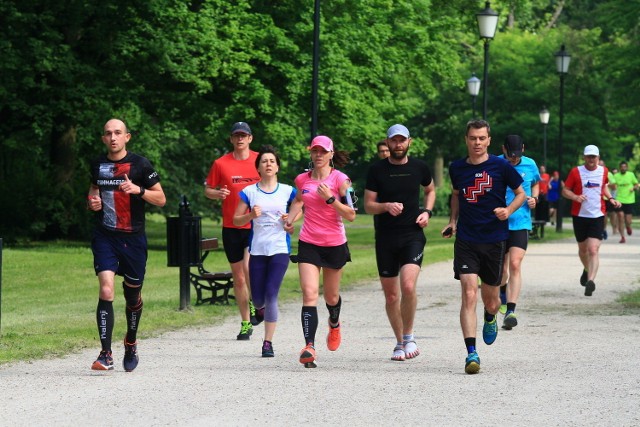 12 sierpnia (sobota), 9:00
- Park im. J. Poniatowskiego (zbiórka o 8:45 przy wjeździe do parku od ul. Inżynierskiej)

Parkrun to bieg na dystansie 5 kilometrów z pomiarem czasu organizowany co tydzień przez cały rok. Biegi otwarte są dla każdego bez względu na stopień zaawansowania czy też wiek. To doskonała okazja zarówno do rozpoczęcia przygody z bieganiem, jak i dodatkowego treningu. 

Parkrun to międzynarodowa inicjatywa, która zyskuje coraz liczniejszą rzeszę zwolenników w różnych miejscach świata - obecnie biegi odbywają się w ponad 400 lokalizacjach.