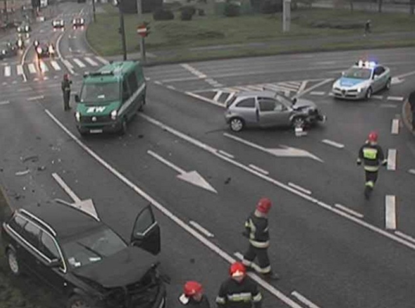 Wypadek na placu Poznańskim w Bydgoszczy. Jedna osoba trafiła do szpitala 