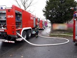 Pożar pustostanu przy ulicy Oświęcimskiej w Opolu. W akcji sześć jednostek straży pożarnej