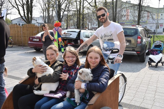 Pikniki charytatywne, imprezy kulturalne na świeżym powietrzu i wiele innych akcji i w mieście okraszone jest obecnością rikszy z Oleśnica Bajk Stajl