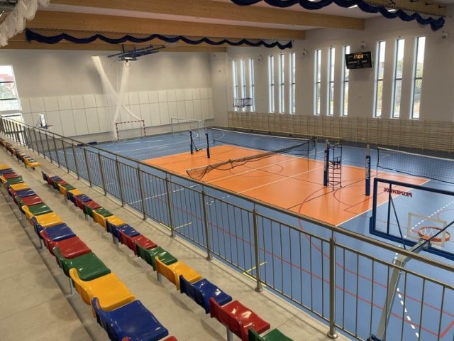 Trwa wyposażanie w sprzęt hali widowiskowo-sportowej w Kamieńsku