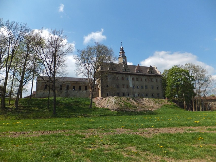 Początki Gorzanowa sięgają XIV w., mieścił się tu zamek,...
