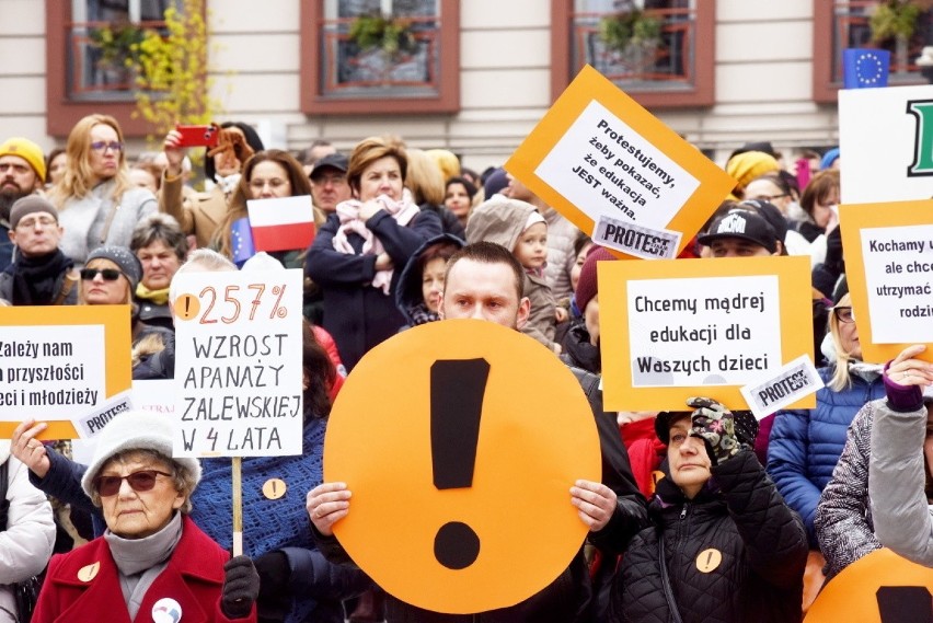 Zielona Góra. 11 kwietnia 2019 r. Protest i poparcie dla...