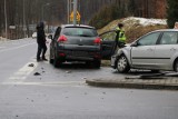 Wypadek trzech samochodów w Olkuszu. Zderzyły się na skrzyżowaniu obwodnicy (DW 791) i ul. Osieckiej