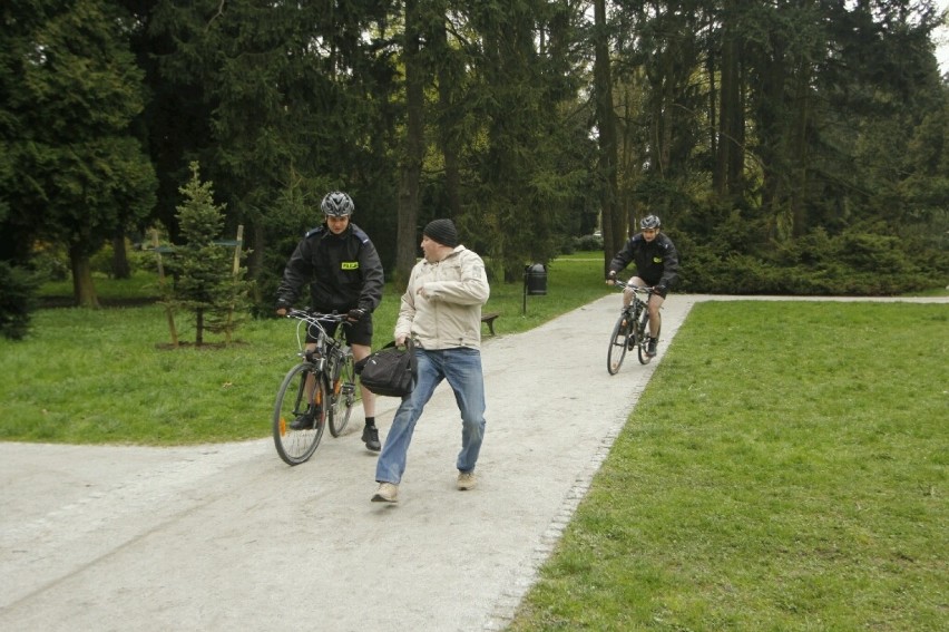 Policjanci na rowerach na ulicach Wrocławia (ZDJĘCIA)