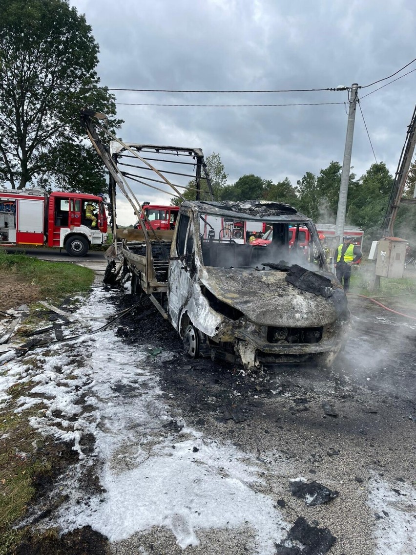 Pożar ciężarówki w Sługocinie. Kierowca zdążył opuścić pojazd