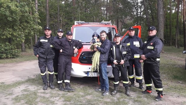 O Franku Dziemeckim z Torunia pisaliśmy już kilkukrotnie. Zbiórka na operacje chłopca nadal trwa, a dobrych i kreatywnych dusz nie brakuje. 30 maja Michał Daniecki przebiegł 100 km dla Franka. Ale to nie koniec zbiórki! Brakuje jeszcze 200 tysięcy złotych. Toruń, damy radę? 

Zobacz także:
Toruńskie VIP-y w dzieciństwie. Czy rozpoznacie ich na zdjęciach?
Oto zarobki i majątek prezydenta Torunia. Michał Zaleski złożył oświadczenie majątkowe

Czytaj więcej na kolejnych stronach
>>>>>>>>>>>>

tekst: Sara Watrak