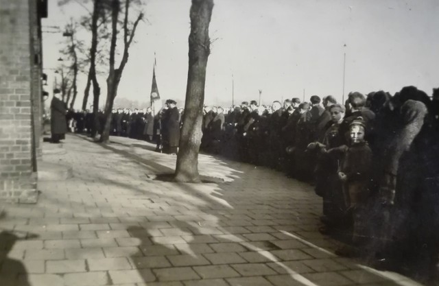 Św. Katarzynę na wodzisławskim dworcu witały tłumy. Czuwa nad mieszkańcami do dnia dzisiejszego 

ZOBACZ TEŻ: Polub nas na Facebooku i bądź na bieżąco z informacjami z Wodzisławia Śl. i okolic! [KLIKNIJ W LINK]