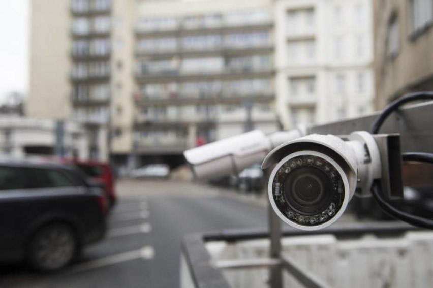 Parkowanie w Warszawie. Samochody naszpikowane kamerami ruszają na ulice. Od września podwyżka cen za parkowanie