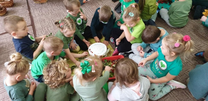 W Drzycimiu dzieci z przedszkola świętowały Dzień Drzewa. Zobacz zdjęcia