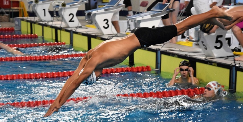 Oświęcim. MP juniorów 15-letnich. Pływacy Unii rozpoczęli mistrzostwa dwoma medalami - polubili brąz. Padły dwa rekordy Polski. ZDJĘCIA