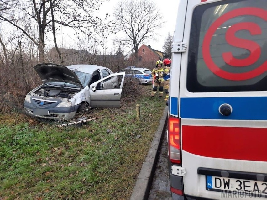 Wypadek w Gorzowie Śląskim. Dacia wypadła z drogi i...