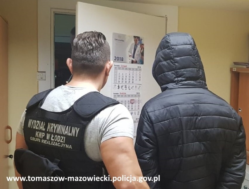 Fałszywi policjanci grozili bronią i okradli obywateli Wietnamu. Ukradli ponad 110 tys. zł, biżuterię i dokumenty [FILM, FOTO]