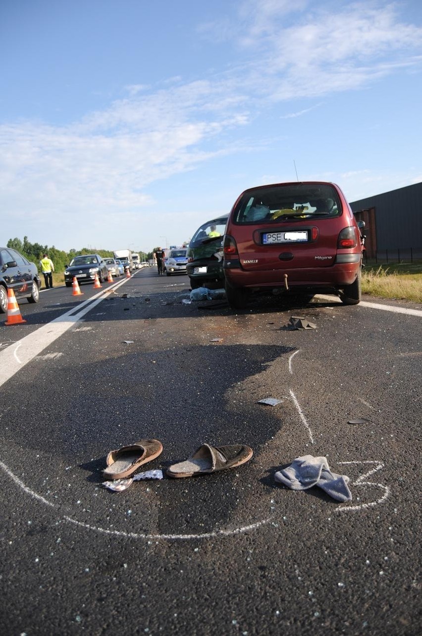 Droga 434: wypadek na obwodnicy Śremu. Zderzyły się renault i seicento [ZDJĘCIA]