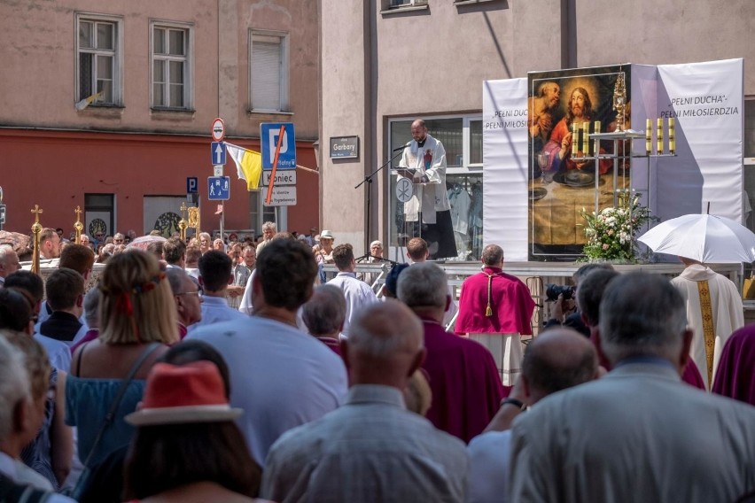 Centralna procesja Eucharystyczna miasta Poznania po mszy...