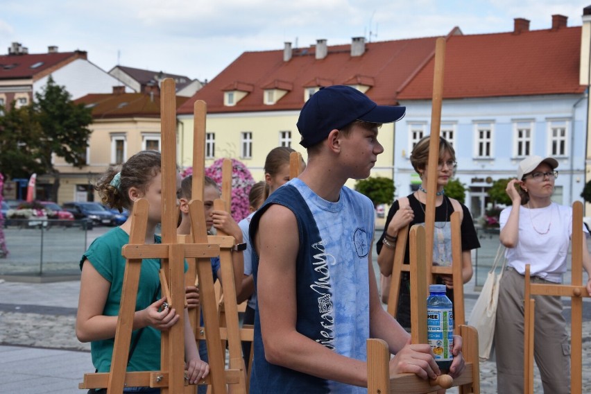 "Ze sztalugą w świat" pod takim hasłem na Rynku w Oświęcimiu...