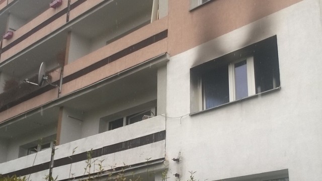 Pożar wybuchł w mieszkaniu na pierwszym piętrze we wtorek, 26 listopada. Na szczęście strażacy szybko opanowali ogień
