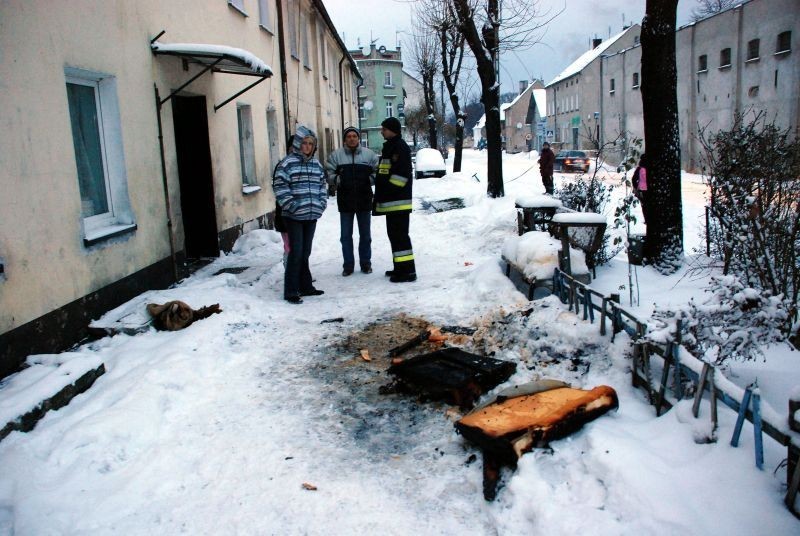 Poranny pożar kamienicy w Pieńsku