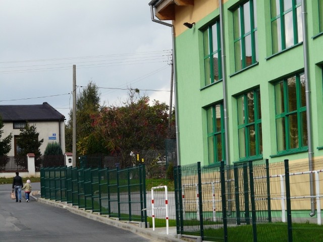 Sala gimnastyczna w Strzałkowie ma już ogrodzenie poprawione