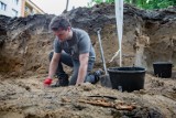 Nawet 80 tys. grobów w parku Witosa w Bydgoszczy! Trwają prace archeologiczne [zobacz zdjęcia]