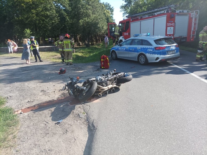 Znów wypadek z udziałem motocyklisty w powiecie poddębickim ZDJĘCIA