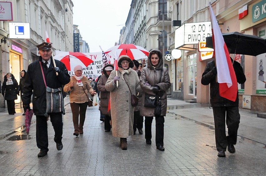 Marsz Smoleński w Poznaniu [ZDJĘCIA]