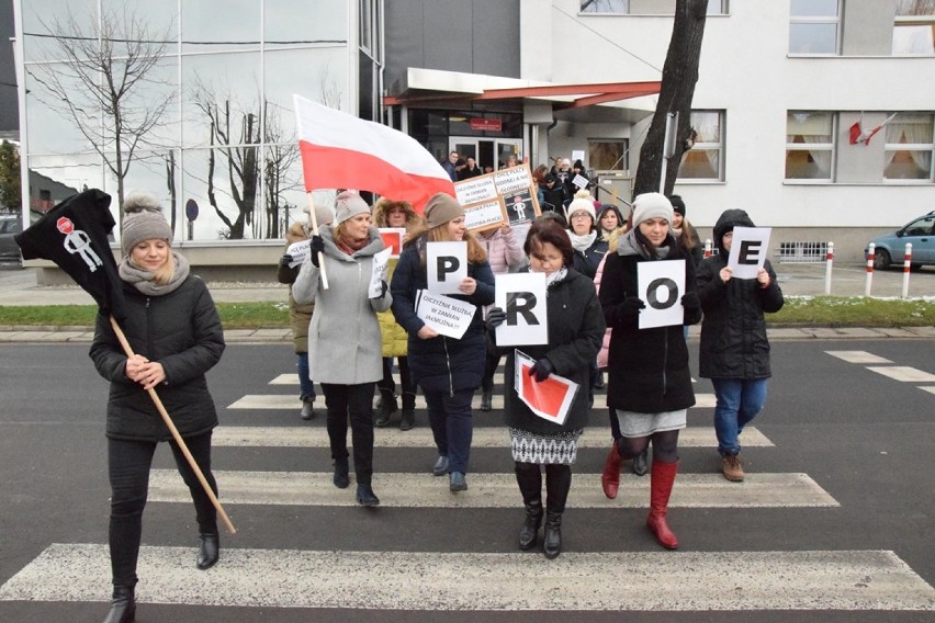 Bielsko-Biała: protest pracowników prokuratury [ZDJĘCIA]