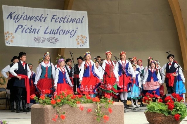 Przed nami XII Kujawski Festiwal Pieśni Ludowej. Zespołu zaprezentują się, tradycyjnie, w muszli koncertowej inowrocławskich Solanek