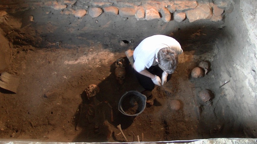 Archeolodzy odkryli cmentarzysko w... kościółku na Zawodziu...