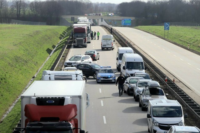 Zablokowana autostrada A4 po wypadku w niedzielę (17 marca).
