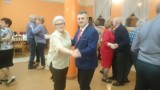 Dzień Seniora w Chłapowie (2017): smaczny tort i taniec z burmistrzem oraz sołtysem | ZDJĘCIA