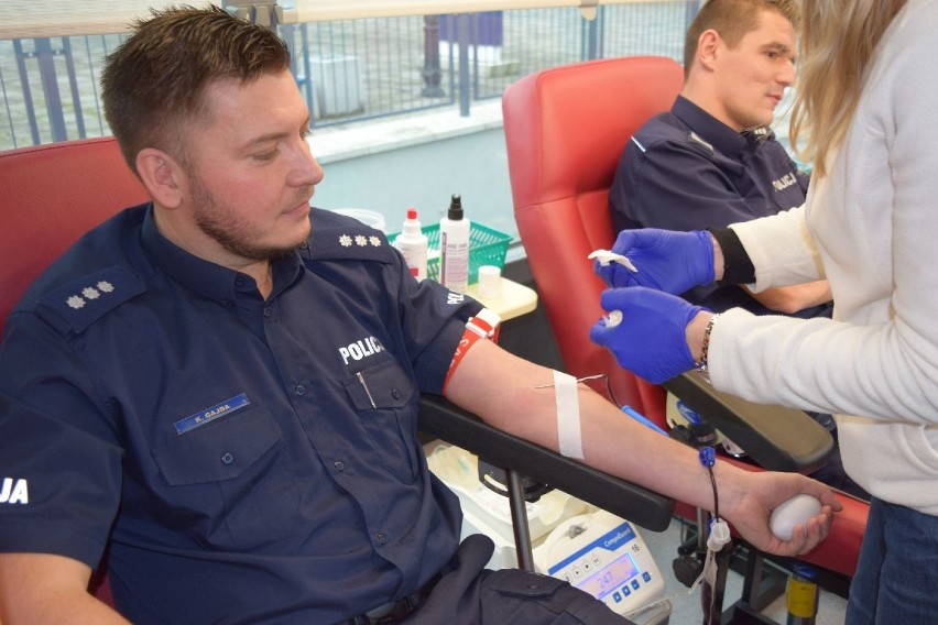 Sukces akcji "Oddaj krew na święta". zebrano 10,8 litrów krwi od 24 dawców [ZDJĘCIA]