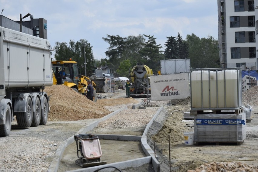 Trwają prace przy budowie nowej ulicy w Skierniewicach,...