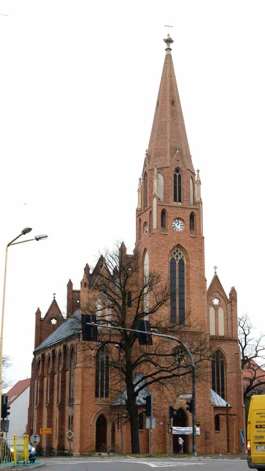 Tak obecnie wygląda kościół pw. Ducha Świętego w Stargardzie na zewnątrz i w środku. Fotoreportaż Jana Balewskiego - 7.03.2021 r.