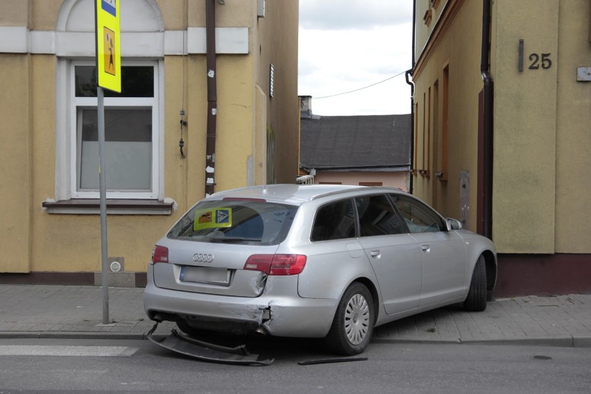 Wjechał w samochód, potem w kamienicę