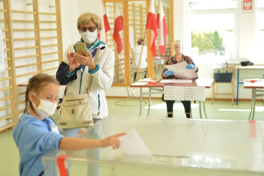 Chojniczanie głosują w II turze wyborów prezydenckich