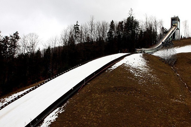 Styczniowa pogoda nie ułatwia zadania organizatorom wiślańskiego konkursu Pucharu Świata w skokach narciarskich