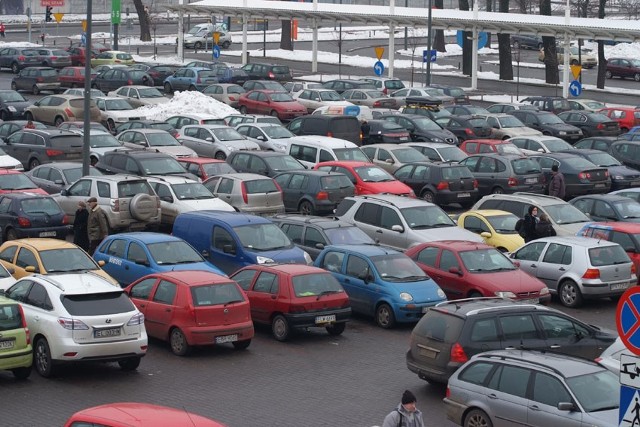 Złodziej ukradł iPada z bagażnika auta zaparkowanego w pobliżu Manufaktury.