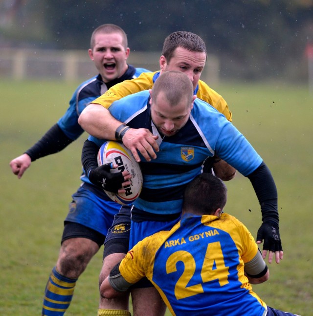 Lotne zmiany pozwolą  każdemu, niezależnie od tężyzny fizycznej i znajomości gry w rugby na dobrą zabawę - zachęcają organizatorzy.
Na zdjęciu: prawdziwi zawodowcy w rugby podczas meczu Ogniwa Sopot z Arką Gdynia w 2014 roku.