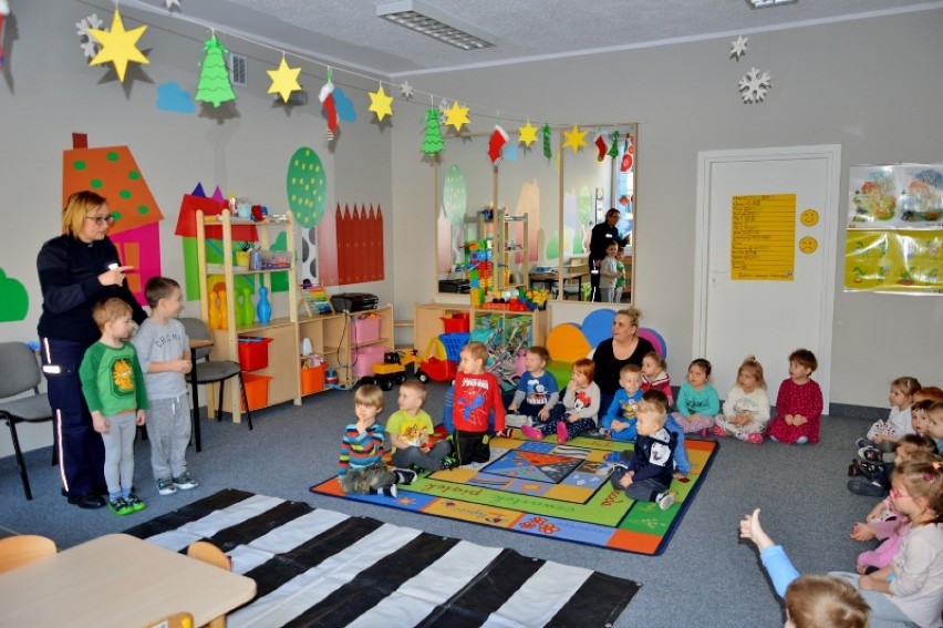 Tczewska policjantka odwiedziła przedszkolaków z Niepublicznego Przedszkola „Małe Jagódki" ZDJĘCIA