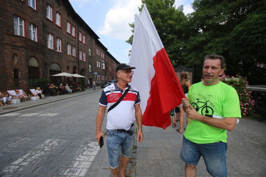 Kibice na trasie 6. etapu Tour de Pologne w Katowicach...