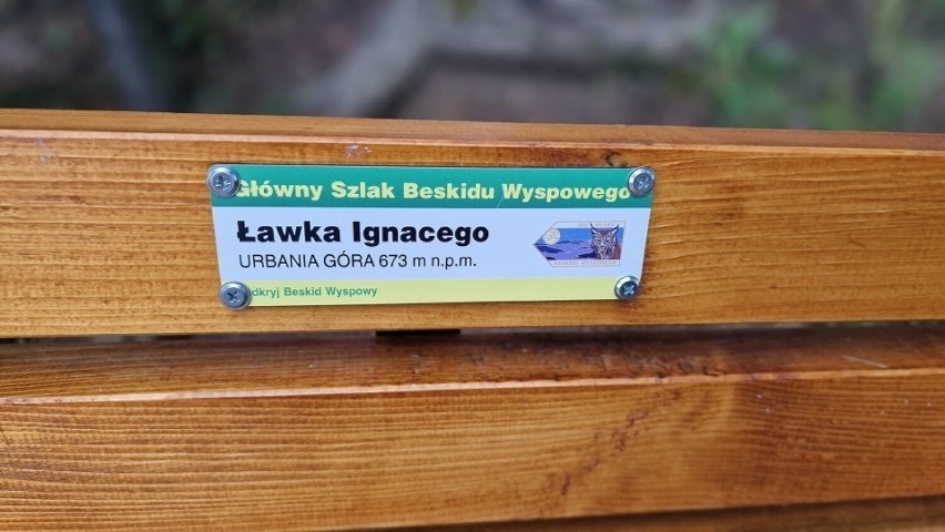 Kolejne ławki montują na szlakach Beskidu Wyspowego. W tym roku powstanie około 20 miejsc, gdzie turyści będą mogli wygodnie odpocząć