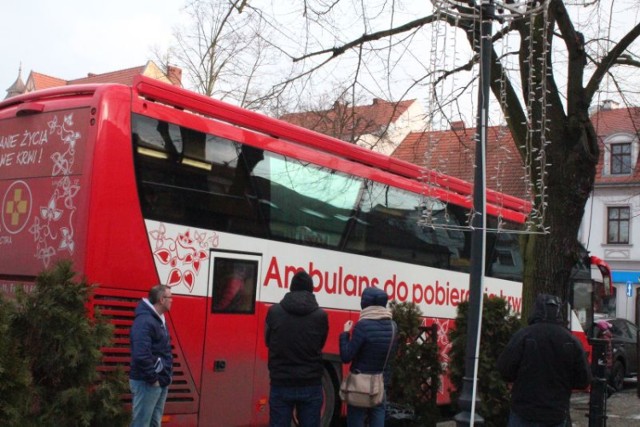 Jeśli jesteś zdrowy, zaplanuj oddawanie krwi w ambulansie.