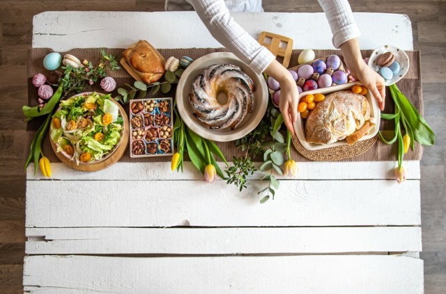 Wielkanocne śniadanie tuż za rogiem! Jak uniknąć przejedzenia przy świątecznym stole? Dieta w święta wielkanocne 2024