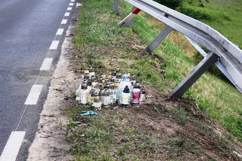 Pięć ofiar wypadku w Brdowie - żegnają najbliżsi