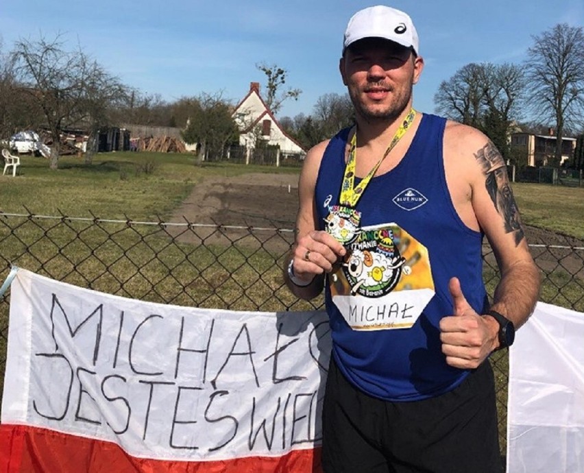 Michał Nowak przebiegł półmaraton w swoim ogródku....